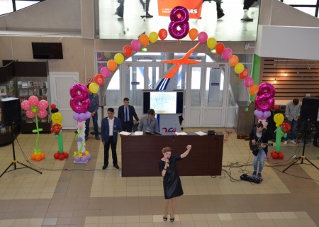 Сотрудники ОАО «Аэропорт Сургут»  поздравили коллег-женщин с 8 Марта