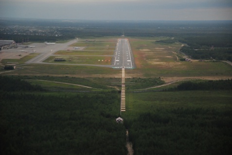 В сургутском аэропорту прошла проверка радиотехнического и светосигнального оборудования взлетно-посадочной полосы