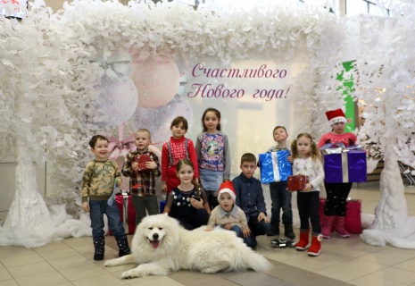 Аэропорт Сургута организовал для детей своих сотрудников мастер-класс по изготовлению елочных игрушек