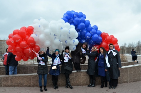 Сотрудники ОАО «Аэропорт Сургут» отметили День весны и труда праздничным шествием