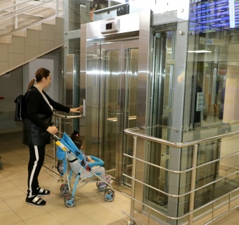 Аэропорт Сургута запустил в работу лифт для пассажиров