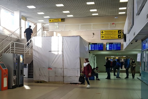 В международном аэропорту Сургута для удобства пассажиров установят пассажирский лифт