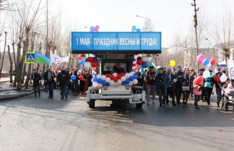 Коллектив ОАО «Аэропорт Сургут» принял участие в праздничной демонстрации