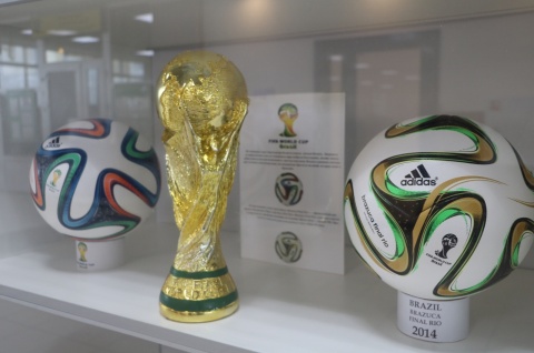 Навстречу большому футболу:  в аэропорту Сургута открылась уникальная выставка 